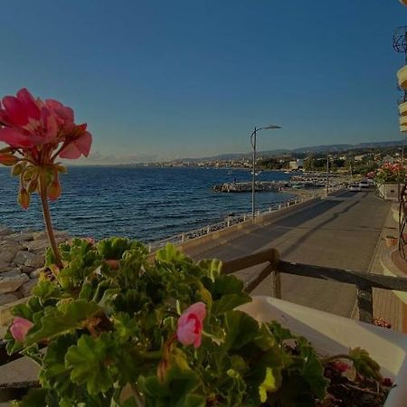 Hotel La Lampara Reggio di Calabria Exteriör bild