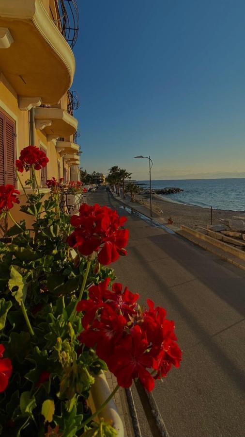 Hotel La Lampara Reggio di Calabria Exteriör bild