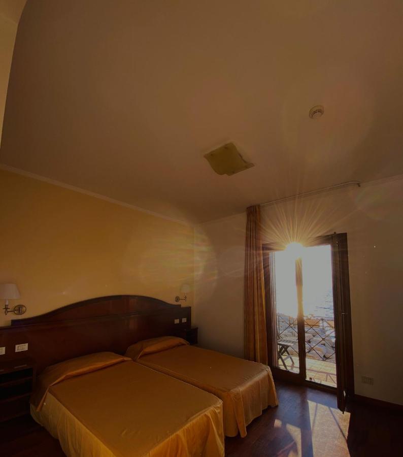 Hotel La Lampara Reggio di Calabria Exteriör bild