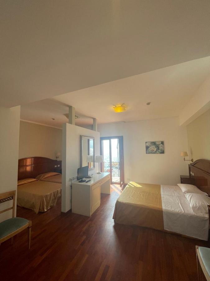 Hotel La Lampara Reggio di Calabria Exteriör bild