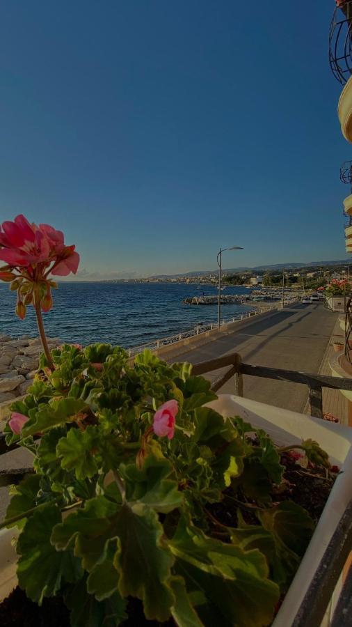 Hotel La Lampara Reggio di Calabria Exteriör bild