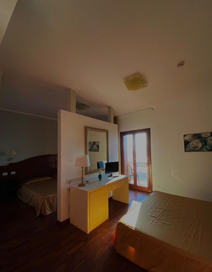 Hotel La Lampara Reggio di Calabria Exteriör bild