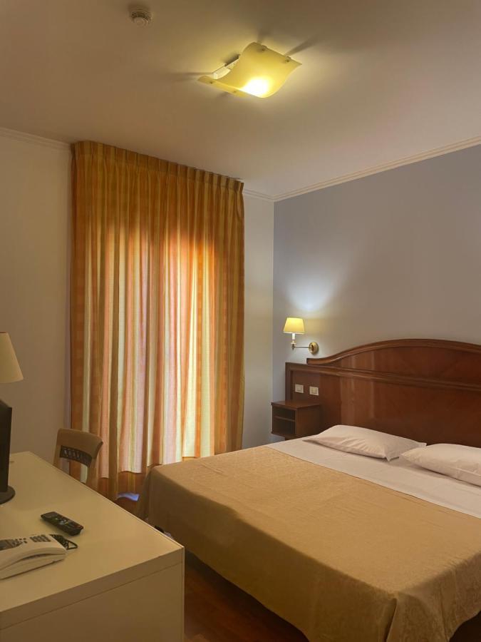 Hotel La Lampara Reggio di Calabria Exteriör bild